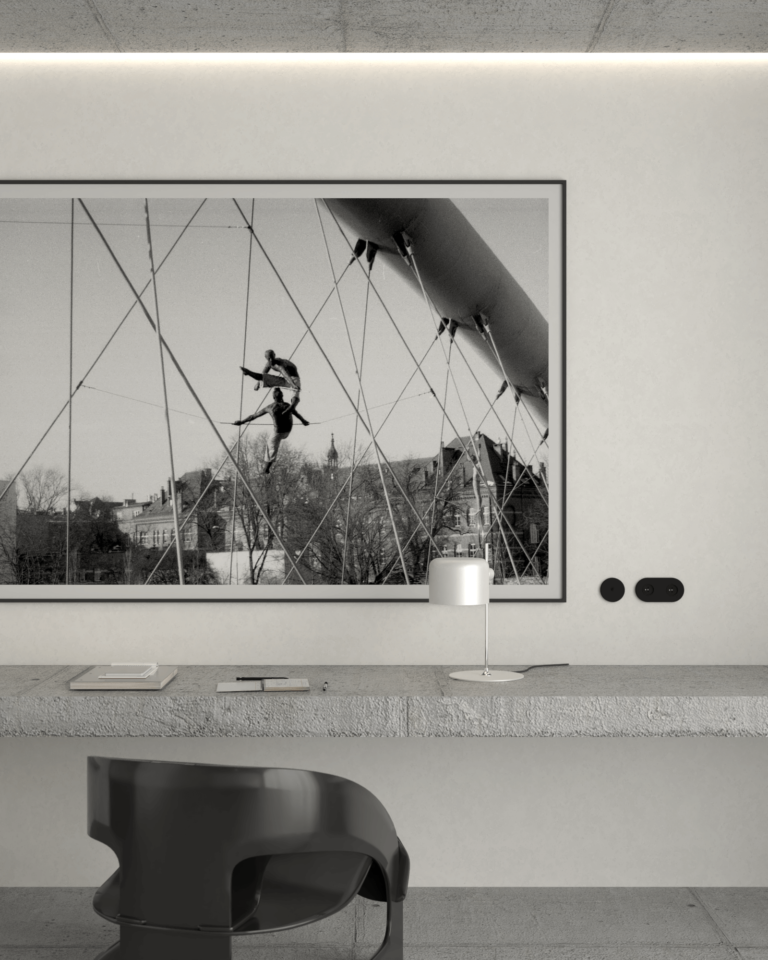 projekt wnętrza mieszkania z betonowym stropem i podłogą minimalistyczna sypiania z dużym biurkiem